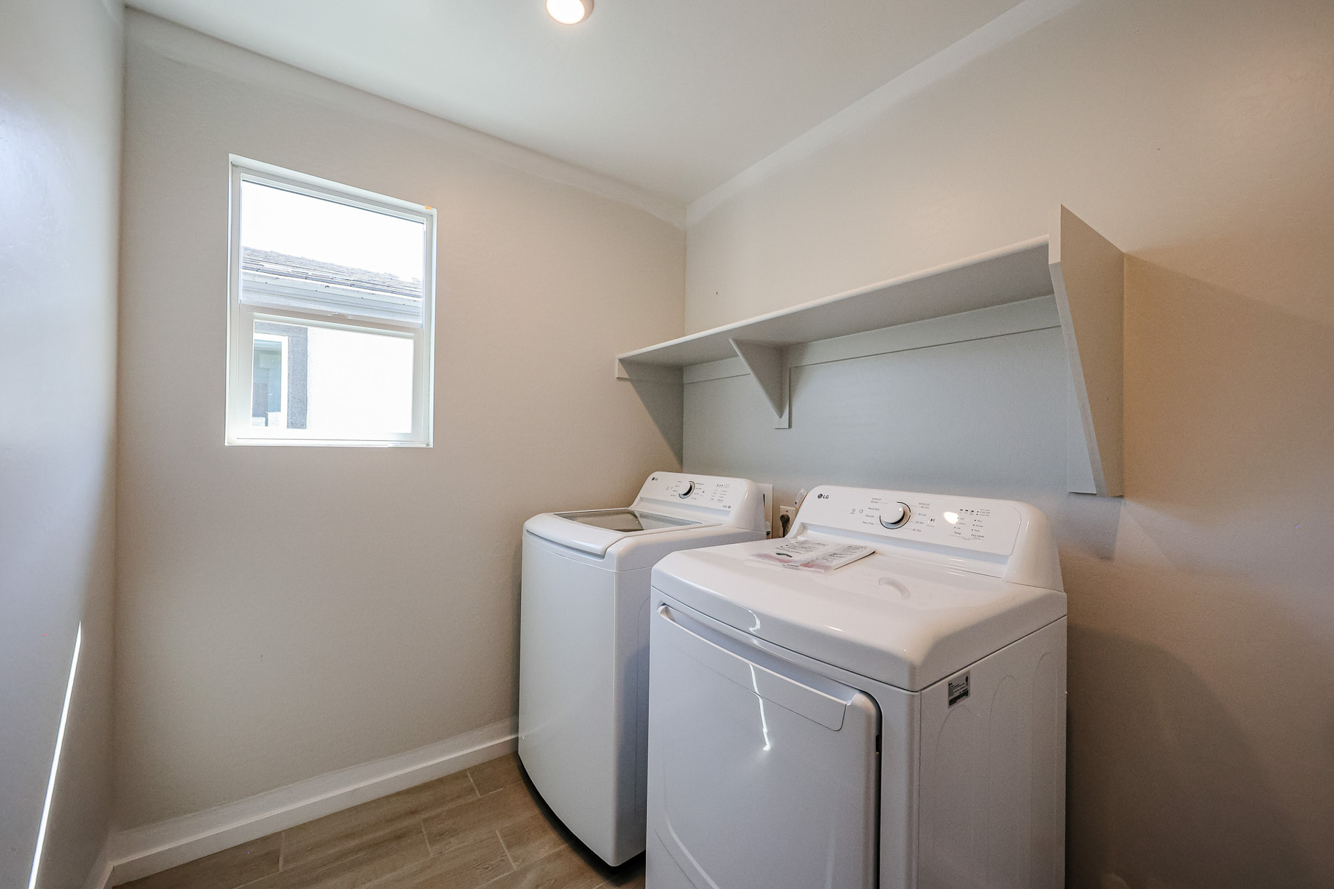 A washing machine in a room.