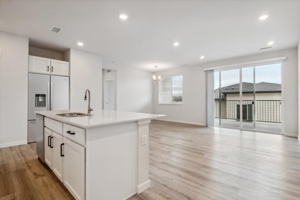 A kitchen with white cabinets.