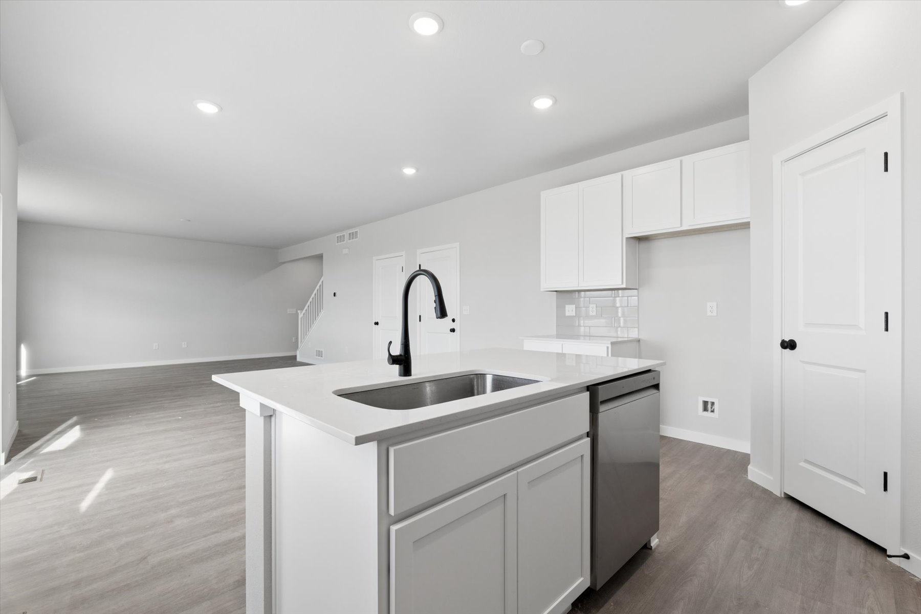 A kitchen with white cabinets.