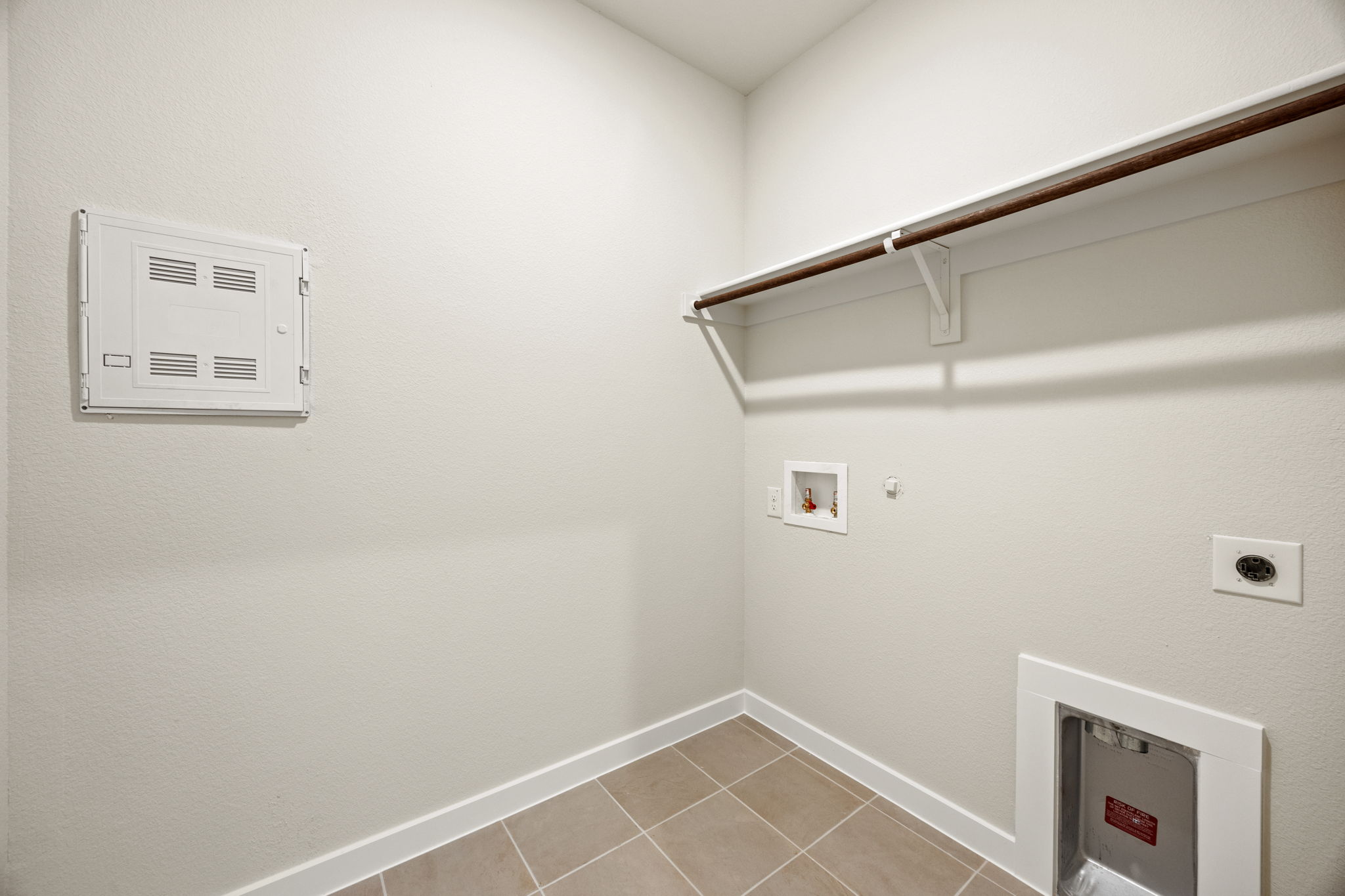 A white wall with a vent and a vent.