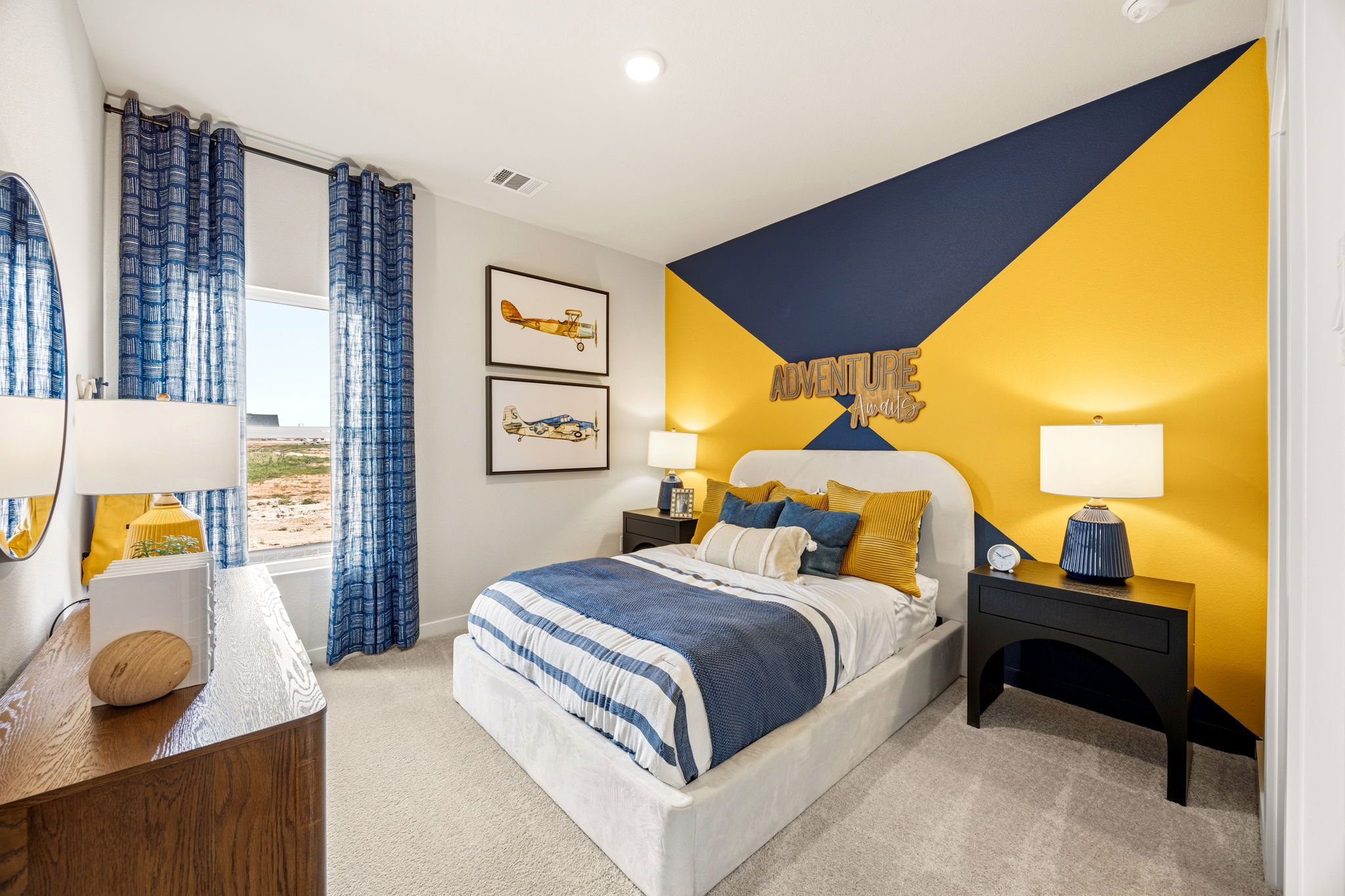 A bedroom with a bed and a desk.