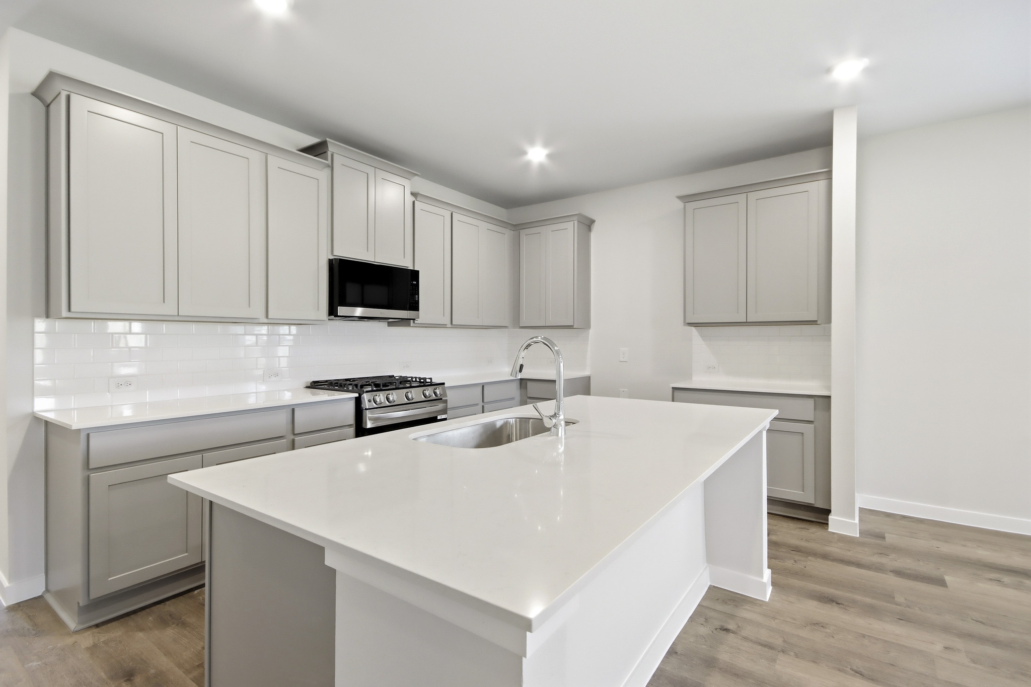 A kitchen with white cabinets.