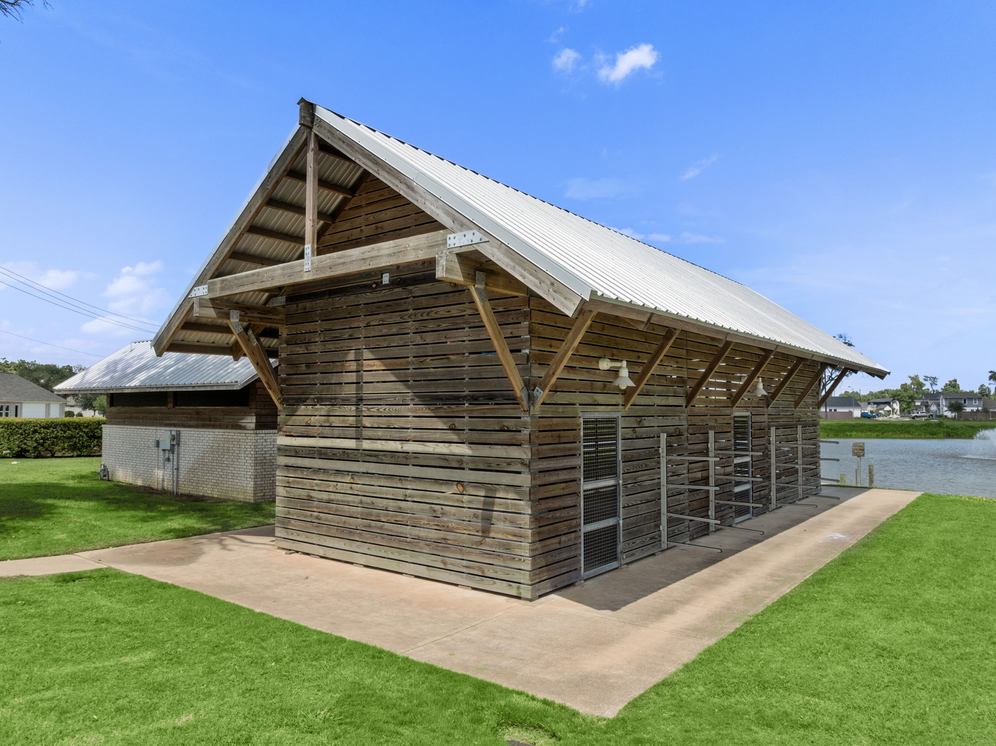 A wood building with a roof.