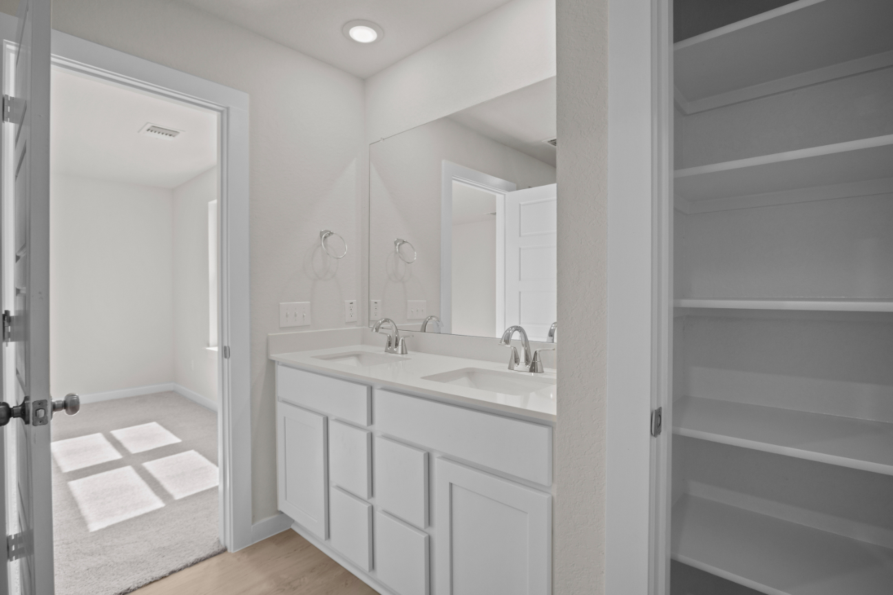 A bathroom with a sink and a mirror.